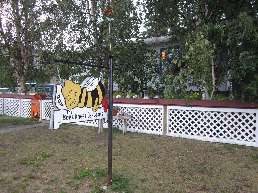 Beez Kneez Bakpakers Hostel Whitehorse Ngoại thất bức ảnh